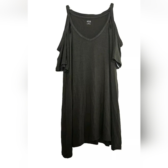 A.n.a A New Approach Womans Cold Shoulder Top Green Nwot Size Medium - Picture 1 of 4